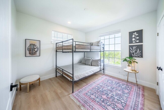 Building Photo - 8902 Feather Hill Rd