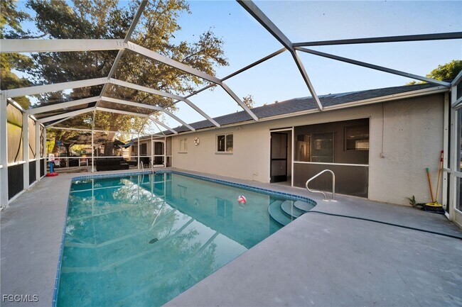 Building Photo - 1407 SE 24th Ave