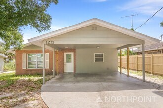 Building Photo - 3 BR/2BA | Newly Renovated Single Family Home |  Fenced backyard| In Bradenton!