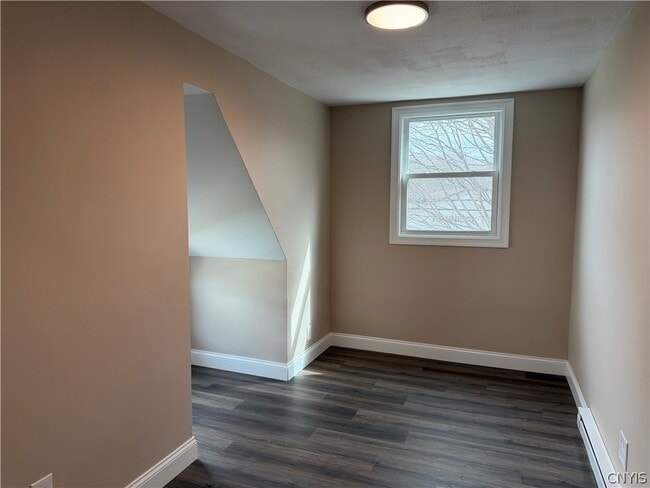 Building Photo - 156 Oswego St