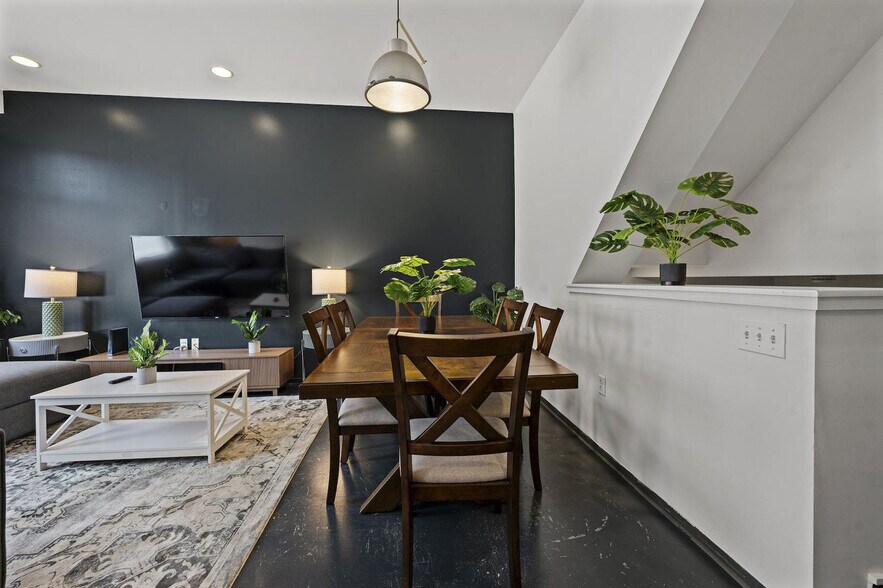 Building Photo - 160 E Berkeley St