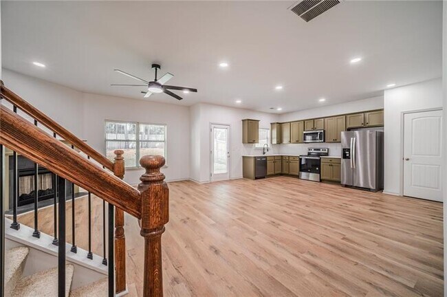 Building Photo - 796 Grenier Terrace NE