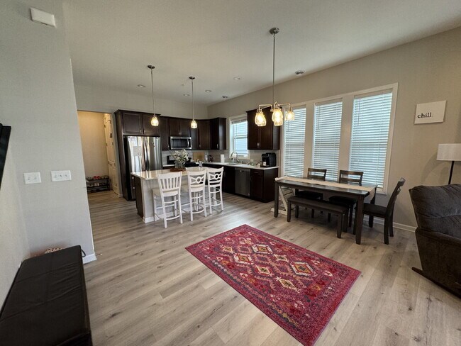 Building Photo - 8056 Central Park Way