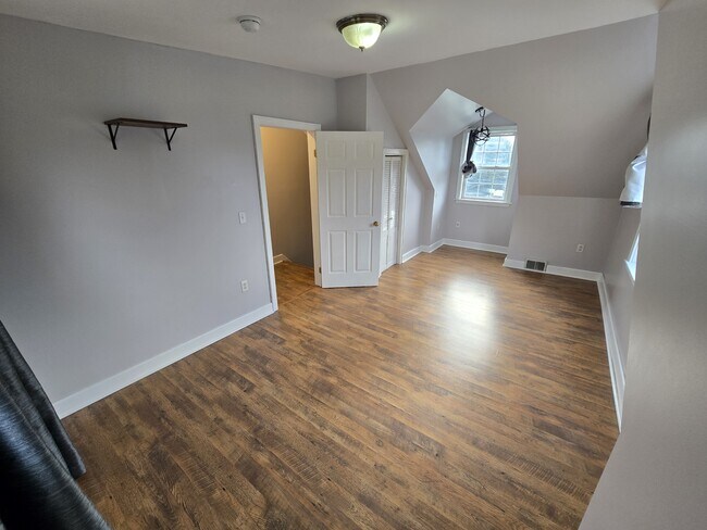 Building Photo - 205 Elmbrook Dr