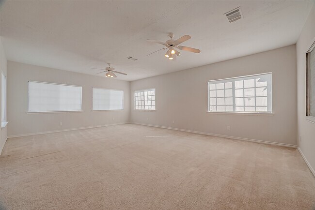 Building Photo - 2112 Limrick Dr