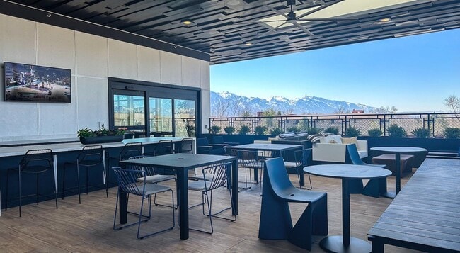 Building Photo - 357 E 500 S