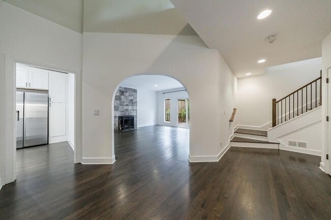 Building Photo - 3491 Roswell Rd NE