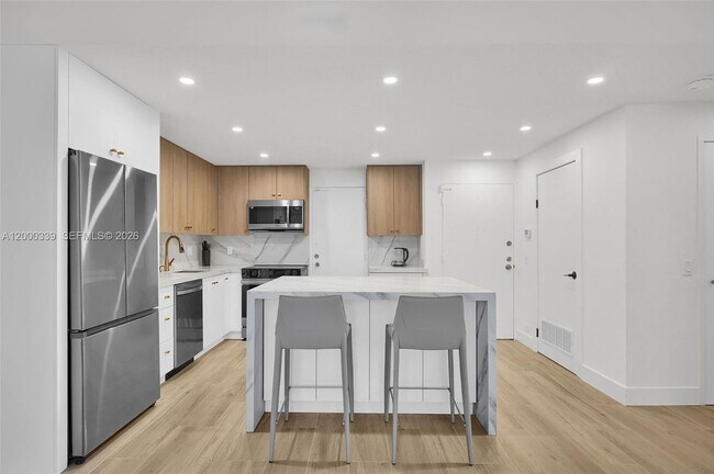 Building Photo - 3505 S Ocean Dr
