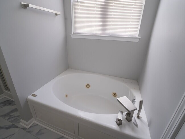 Building Photo - 1030 Boxelder Ln