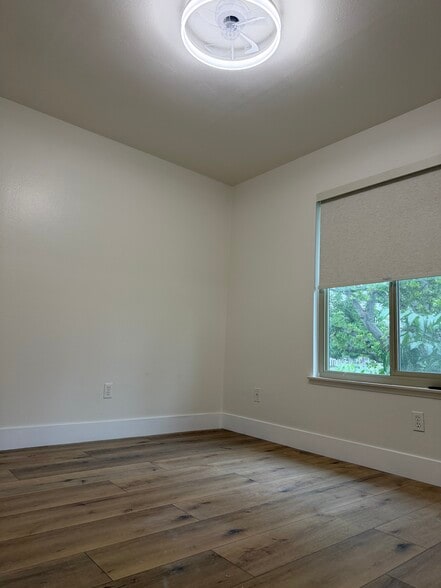 Building Photo - 3832 Chelsea Dr