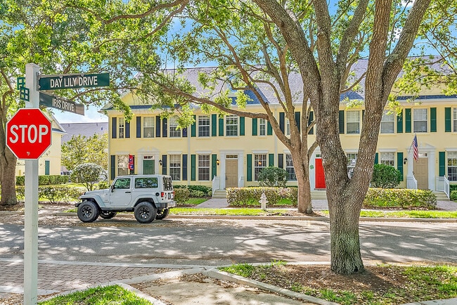 Building Photo - 130 Day Lily Dr