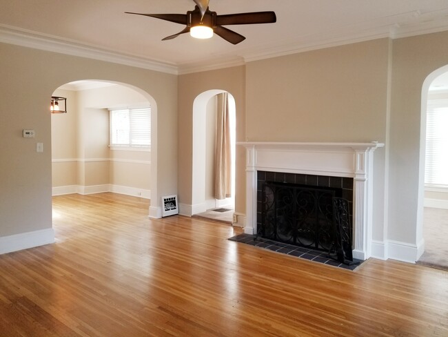 Dining room/living room - 512 N Kirkwood Rd