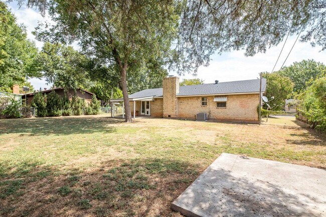 Building Photo - 9 Jo Ann Cir