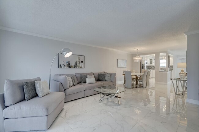 Building Photo - 3114 S Ocean Blvd