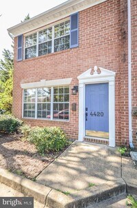 Building Photo - 4420 S Four Mile Run Dr