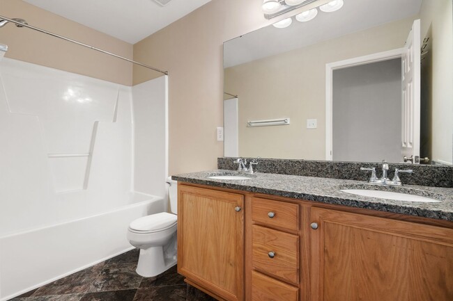 Building Photo - Spacious, end-unit townhome in North Raleigh!