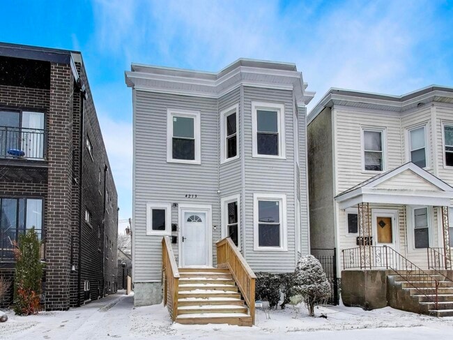 Building Photo - 4213 W Roscoe St