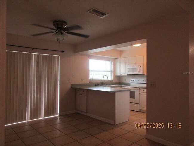 Building Photo - 154 Tulip Way