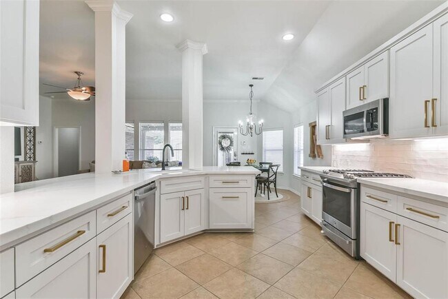 Building Photo - 419 Laddingford Ln