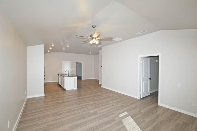 Building Photo - 6904 Athens St