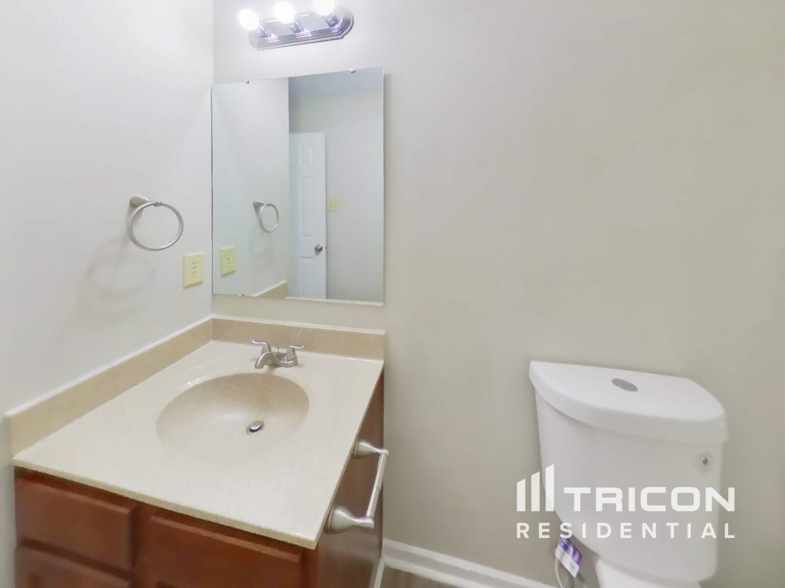 Building Photo - 824 Streamside Dr