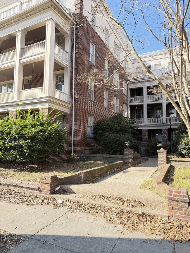 Building Photo - 230 E 40th St