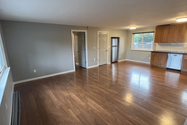 Building Photo - 5bd/2ba House in Tacoma