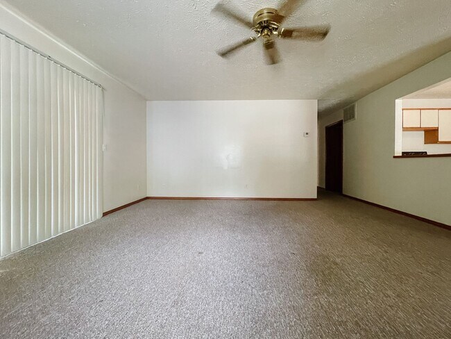 Building Photo - 1,200 sqft - 1st Floor Flat with Washer/Dryer Hook Ups - New Plank Flooring Being Installed