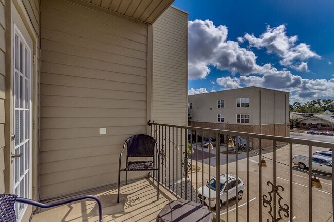 Building Photo - Broadstreet Village