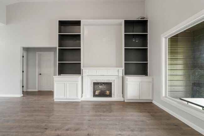 Building Photo - Modern Comfort on 1 Acre in Coweta – Available Now!