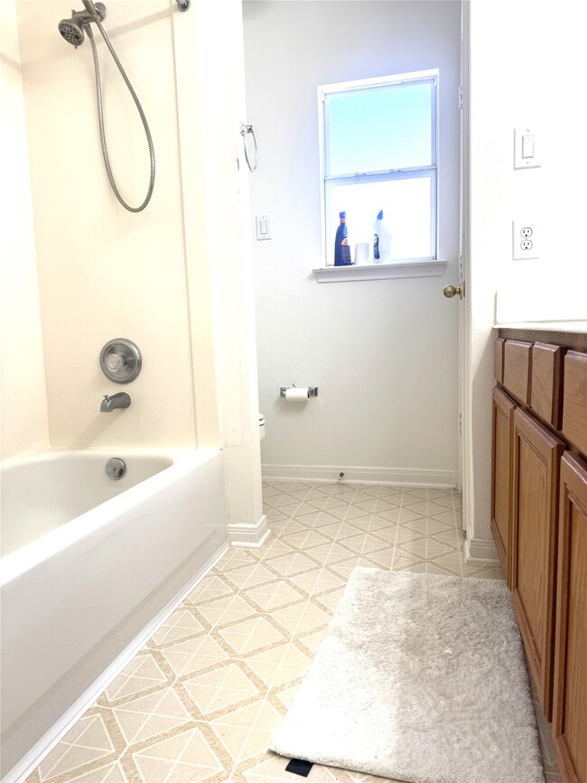 Building Photo - 6611 Sunrise Valley Ln