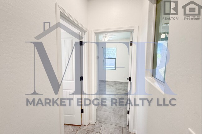 Building Photo - 3Bed/3Bath House in Buckeye! Ready for Immediate Move-In! -- Fenced-In Yard!!