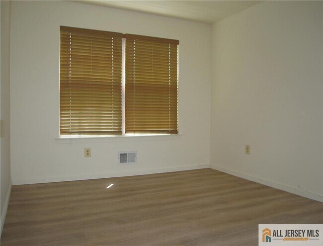 Building Photo - 1218 Plymouth Rd