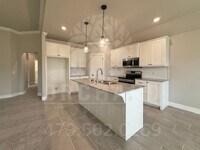 Building Photo - 983 Madden St