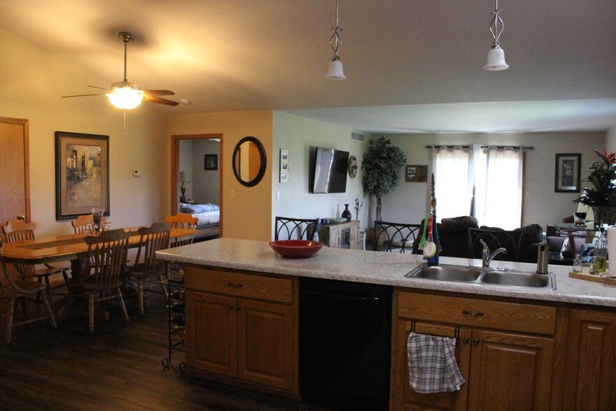 Primary Photo - 1722 Crooked Ave