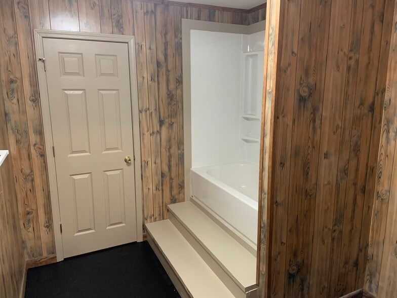 Building Photo - 614 N 13th Ave