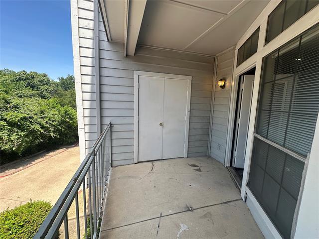 Building Photo - 9823 Summerwood Cir