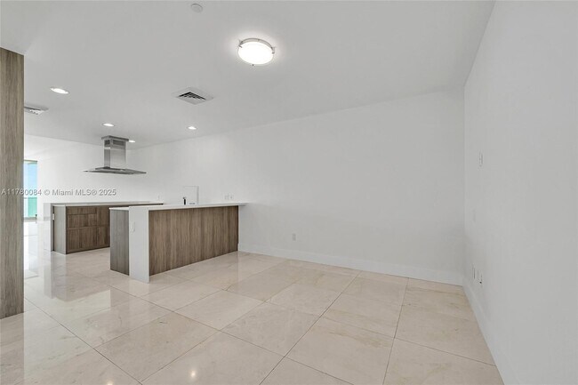 Building Photo - 350 Ocean Dr