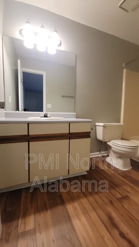 Building Photo - 4421 Bonnell Dr