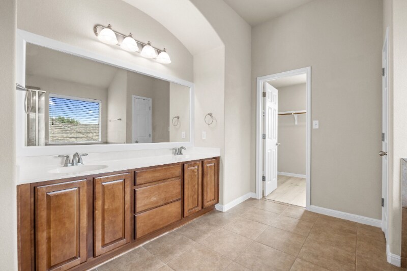 Building Photo - 13713 Glen Mark Dr