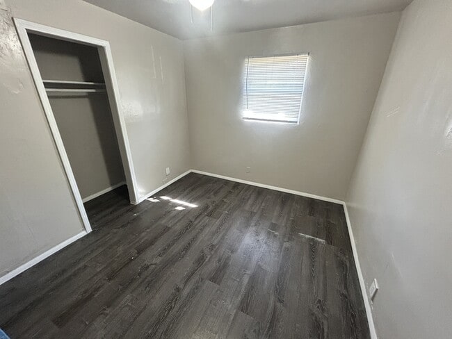 Building Photo - 5510 N Johnstown Ave