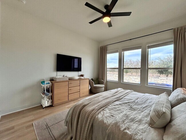 Building Photo - Spacious & Beautiful 3/BR 2/BA Two-Level Home with Garage & Fenced Yard