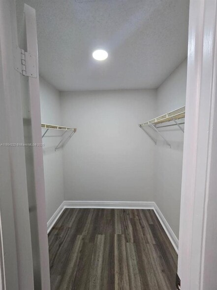 Building Photo - 4247 Willow Pond Cir