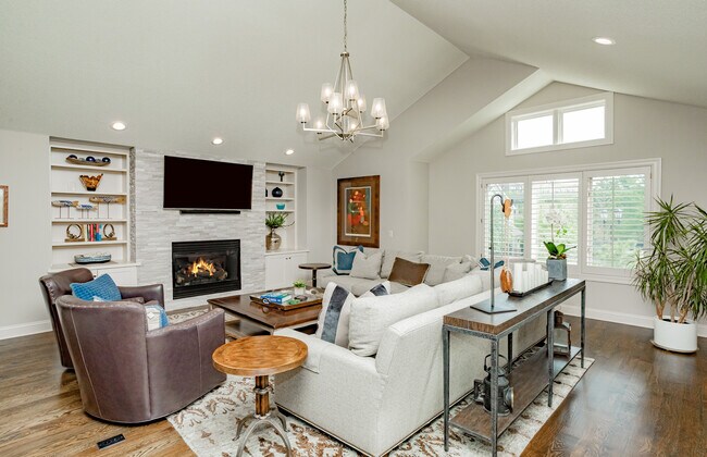 Family Room - 515 River St