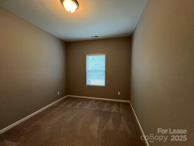 Building Photo - 2198 Laurens Dr
