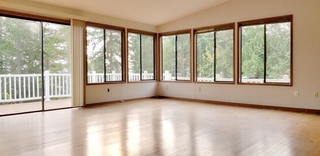 Building Photo - Hard to find 5 bedroom home in Tamoshan ne...