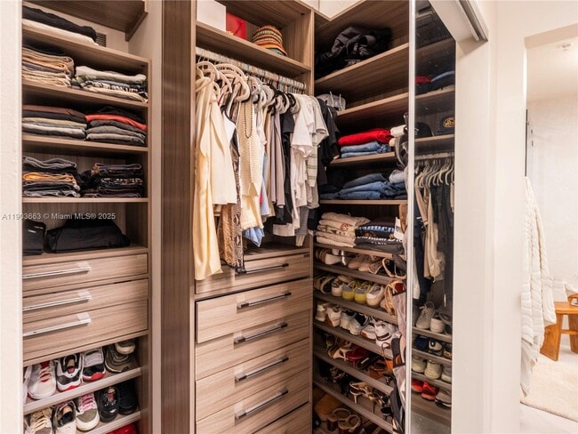 Building Photo - 3449 NE 1st Ave