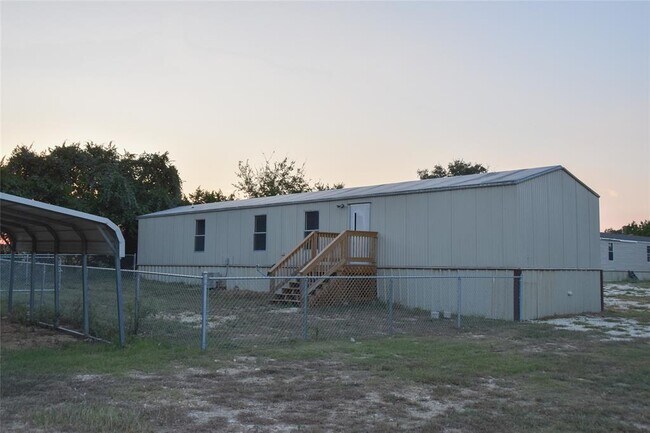 Building Photo - 900 Phillip Ln