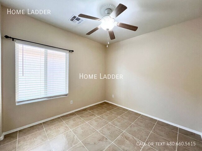 Building Photo - 2523 N Pecos Dr