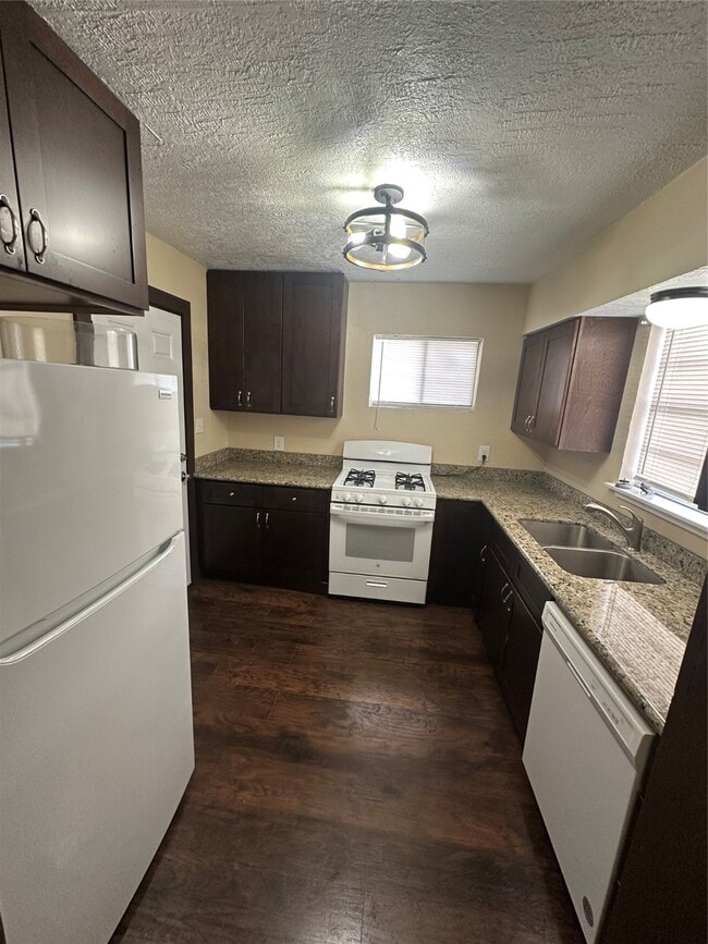 Building Photo - 10715 Hillman Dr